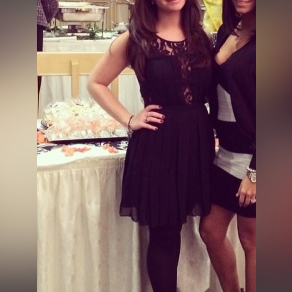 LIKE NEW BCBGeneration Dress Size 2 - Picture 3 of 10